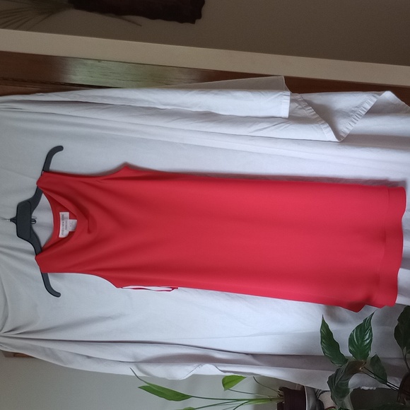 Jones New York Dresses & Skirts - Jones New York Coral dress double ruffle bottom